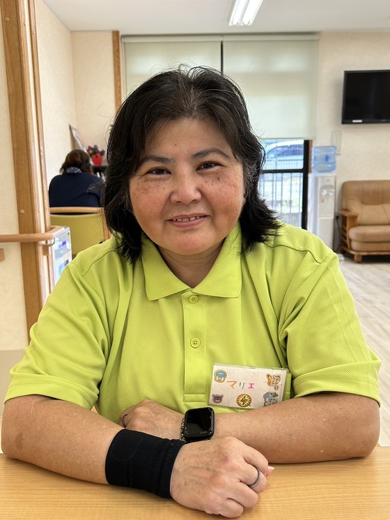袋井市内の介護施設で働くクニヨシ オオシロ パオラ マリエさん(ペルー出身 50代)